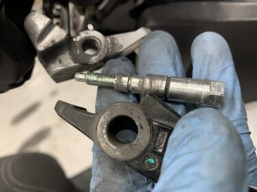 【メンテナンス　】ブレーキレバーの動きが悪い　トリシティ125初期型のブレーキレバーピボットピンのグリス切れ