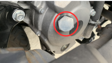 XMAXのオイルフィーラーキャップオイルを交換の後に紛失した。トラックのミッションのドレンボルトで対応した。