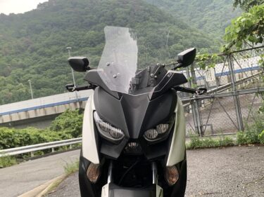 【対策】バイク通勤　スクーターで週末に疲れを溜めない為にスクリーンを導入　XMAX 【旭風防　スクリーン】を購入レビュー